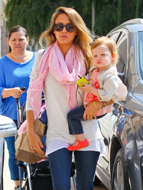 Jessica Alba Shops With Daughter Haven