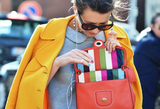 YELLOW-JACKET-FASHION-WEEK-STREET-STYLE-NATHALIE-JOOS-TALES-OF-ENDEARMENT-COLOR-BLOCK-STRIPE-BAG-TOMMY-TON-STYLE-COM-1